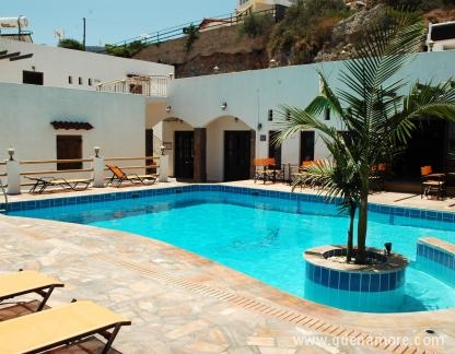 anny sea and sun apartments, logement privé à Crete, Gr&egrave;ce - pool and bar
